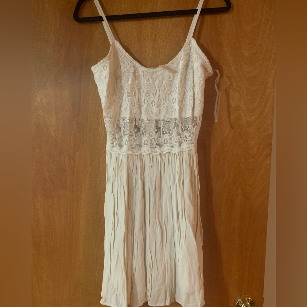 Francesca’s brand everly, flower lace, flowy short dress